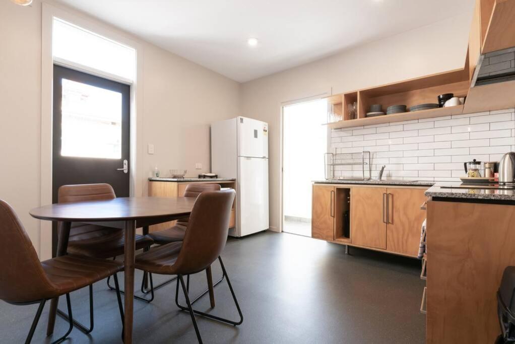 شقة لونسيستون  في Generous Victorian Terrace In Cbd - Parking & Wifi المظهر الخارجي الصورة